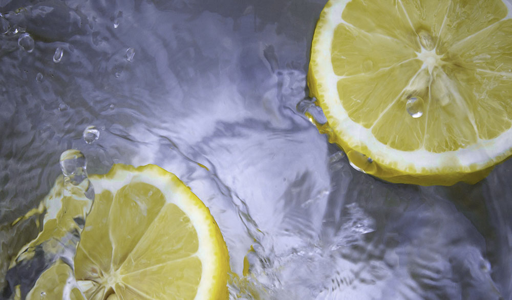 lemons in water image