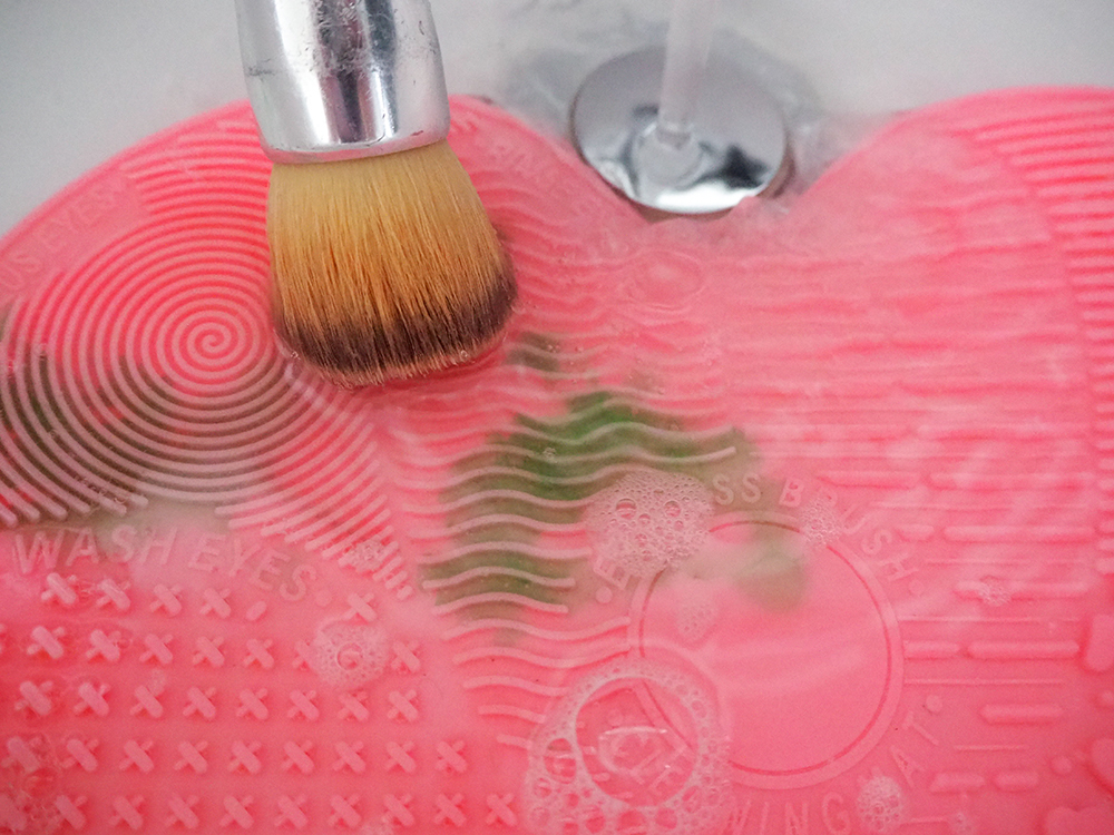 Makeup brush cleaning mat image