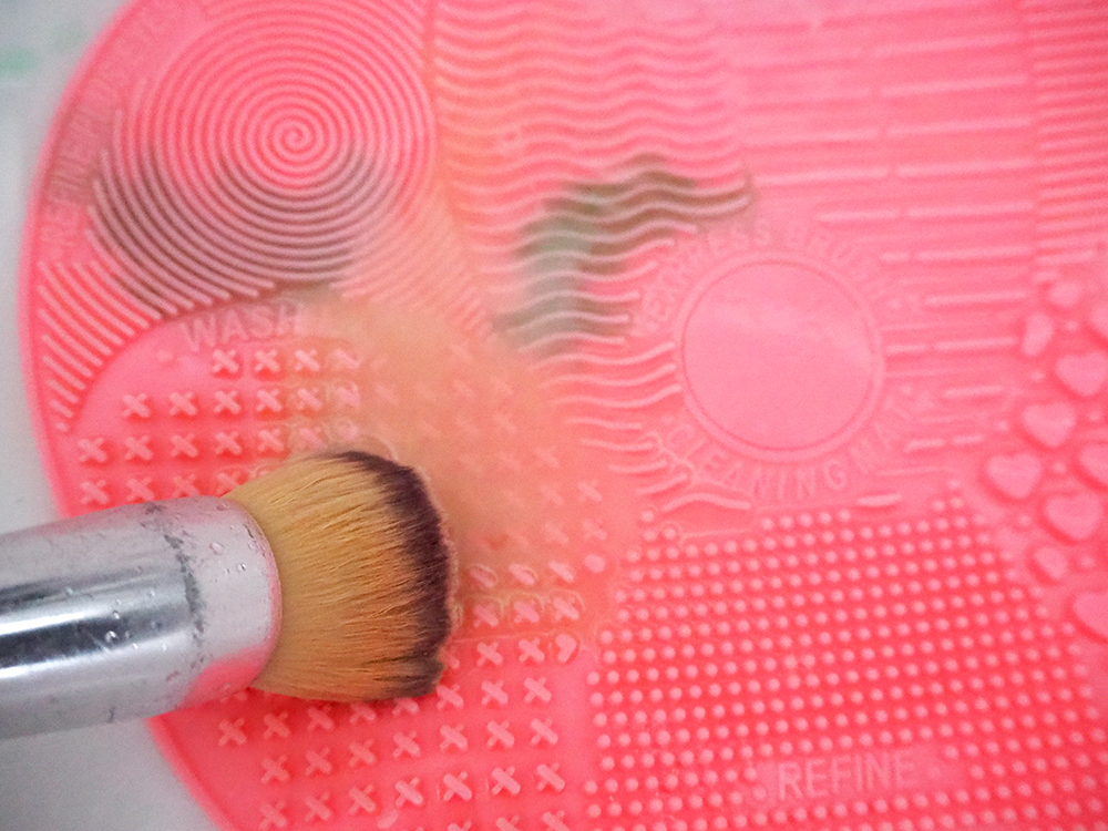 Mat makes fast work of cleaning makeup brushes