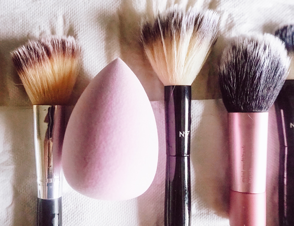 Clean makeup tools image