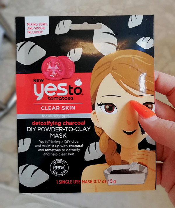 Yes Tomatoes Detoxifying Charcoal Powder-to-Clay Mask review A Woman's Confidence