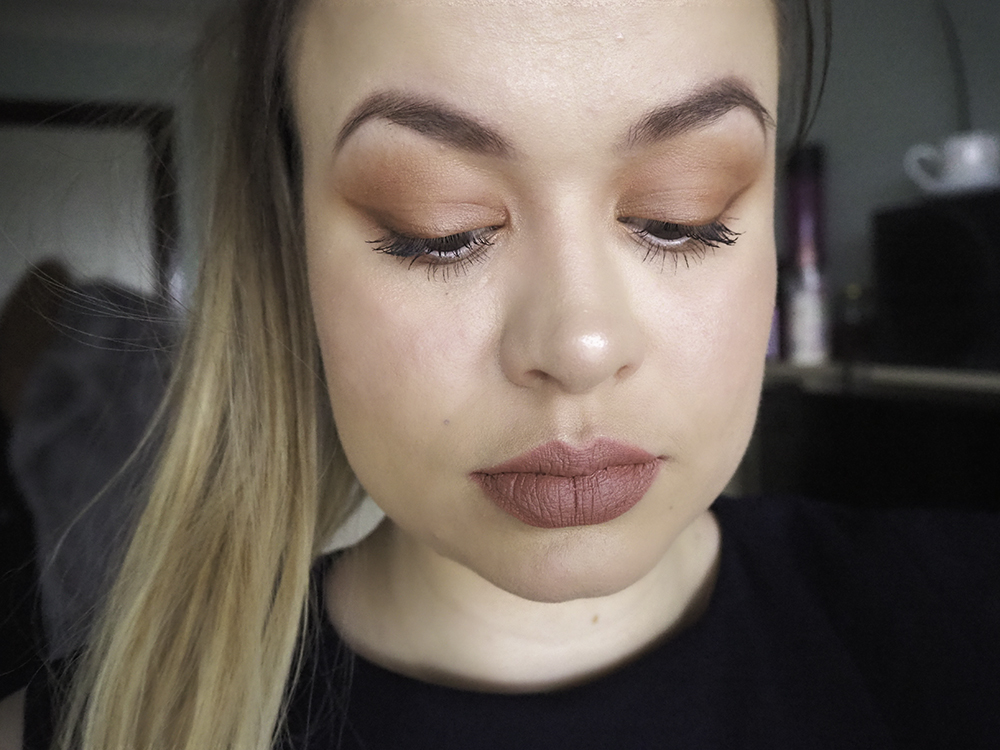 Charlotte Tilbury Pillow Talk palette look 