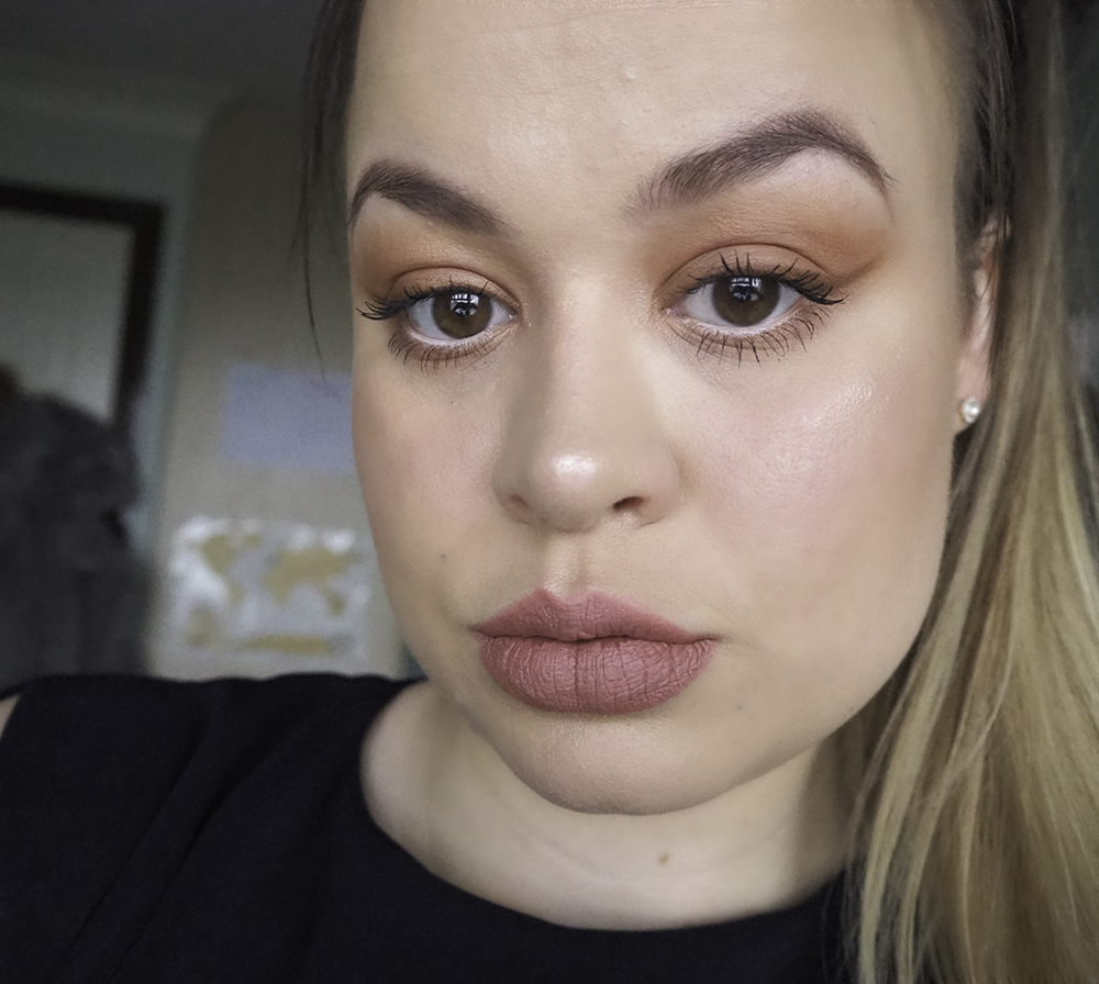 Charlotte Tilbury Pillow Talk palette look 