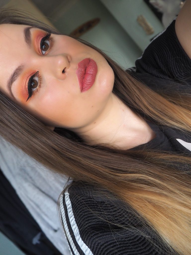 Huda Beauty Coral Obsessions Palette look image