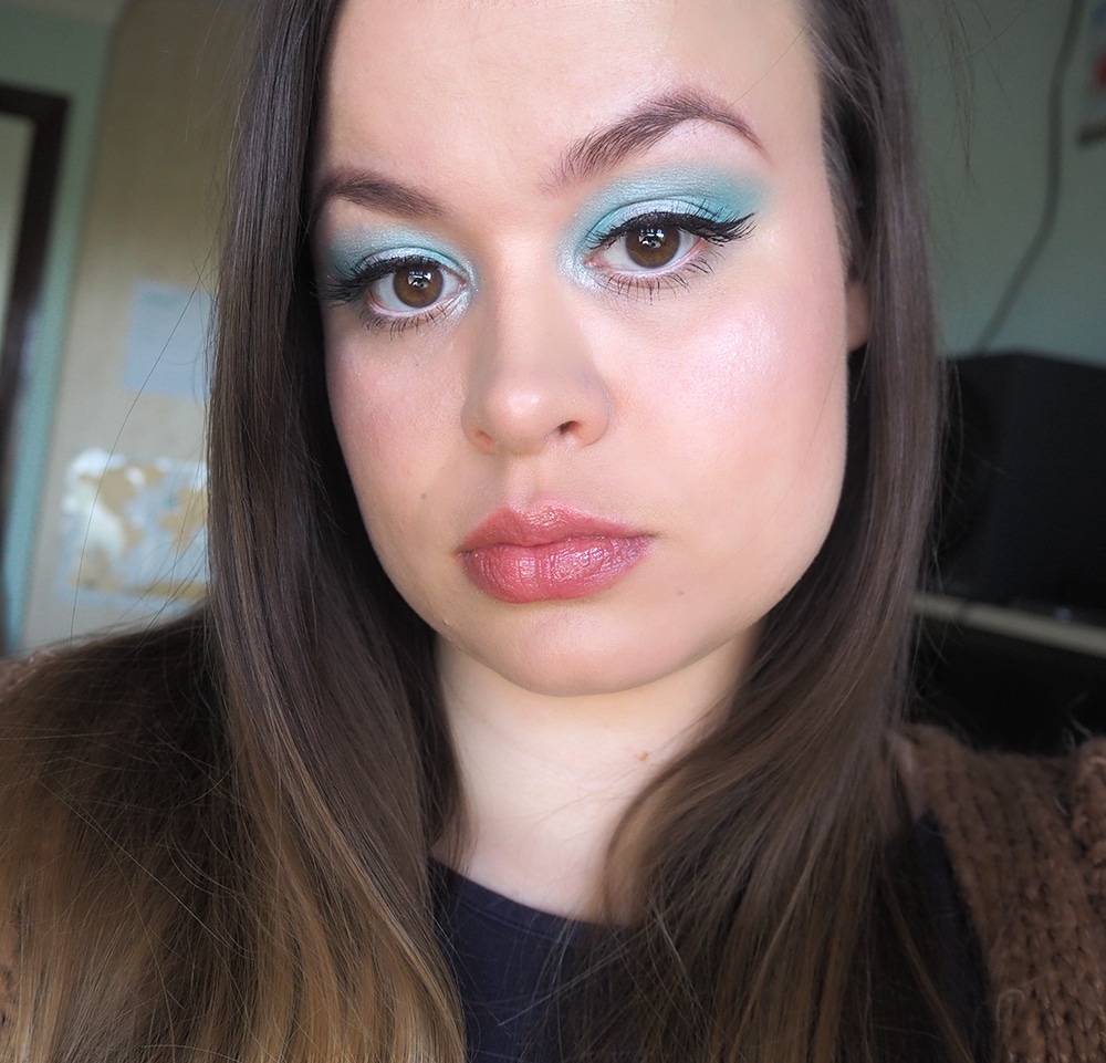 Mint blue eye makeup image