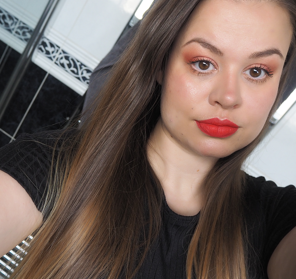 Huda Beauty Coral Obsessions Palette makeup look image
