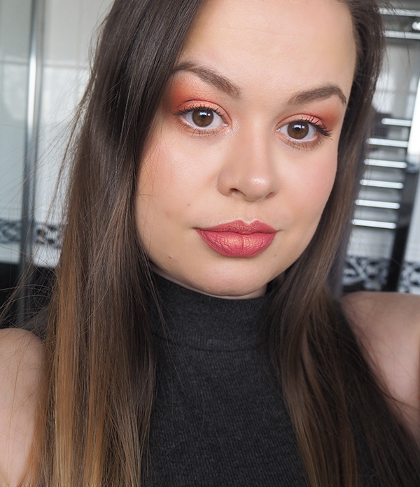 Huda Beauty Coral Obsessions eyeshadow look image