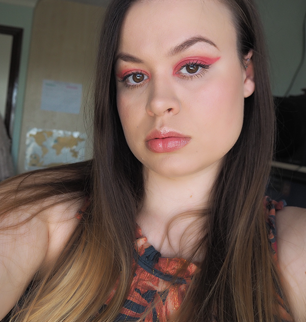 Huda Beauty Coral Obsessions Palette makeup look image