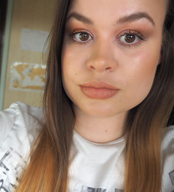 Dewy makeup look image