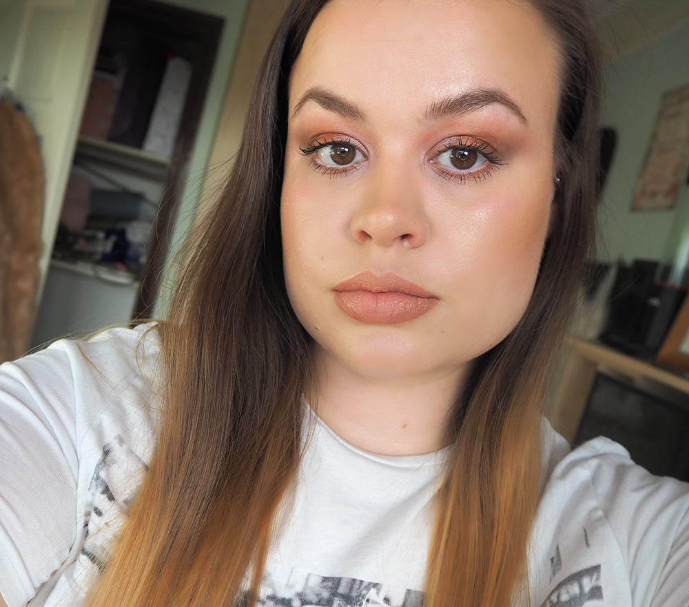 Dewy makeup look image