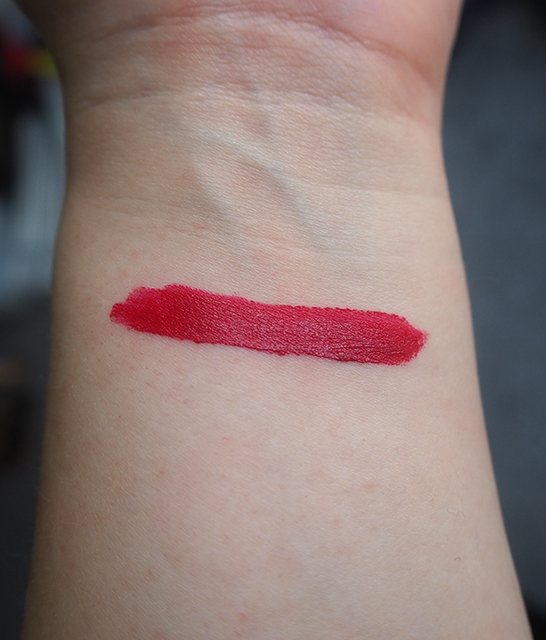 Hollywood Lips in Screen Siren swatch