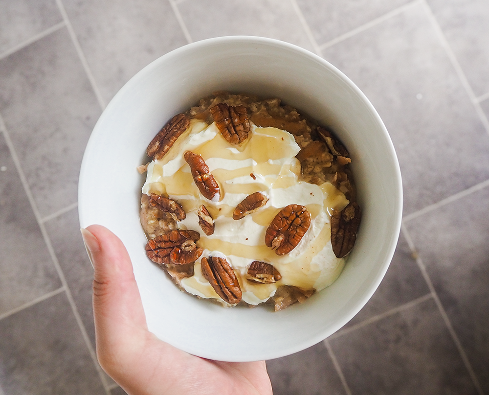 Carrot cake overnight oats image