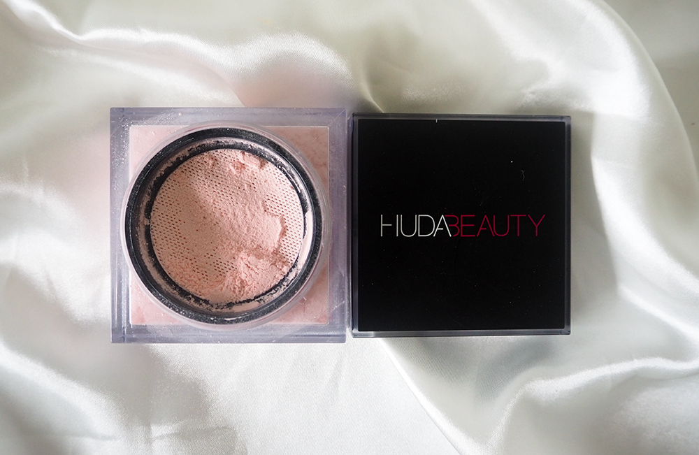 Huda Beauty Easy Bake Loose Baking & Setting Powder image