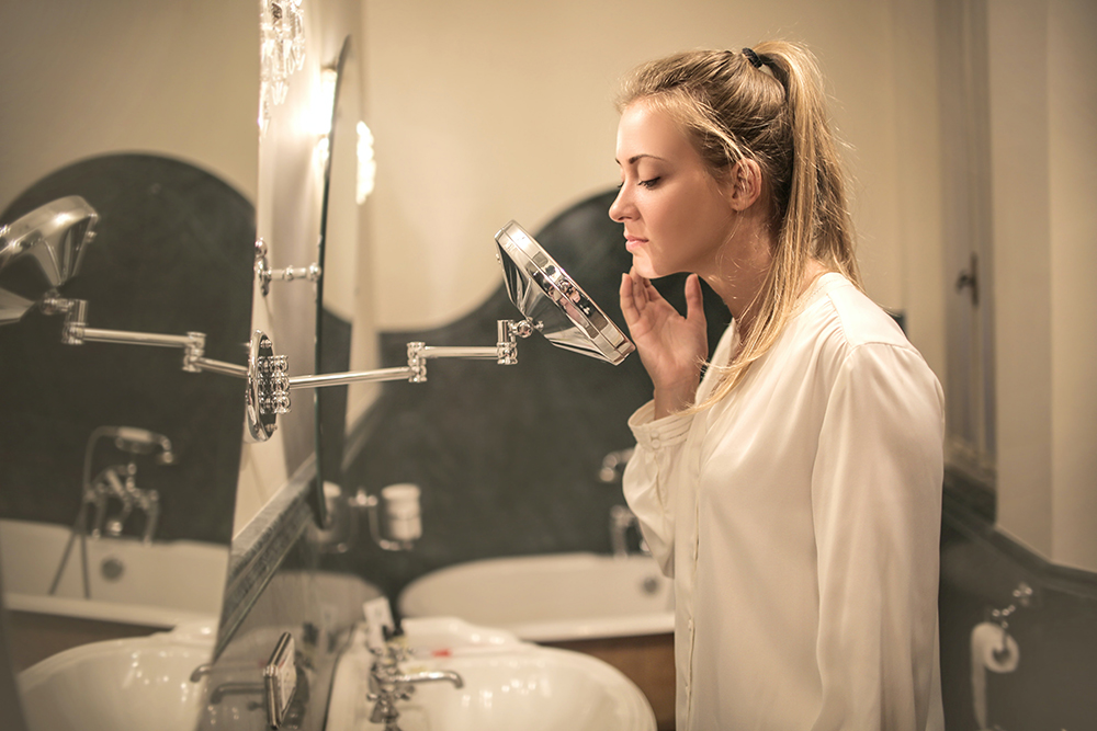 Lady doing her skincare image