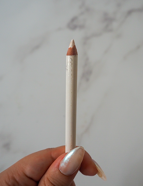 L'Oreal white pencil liner image