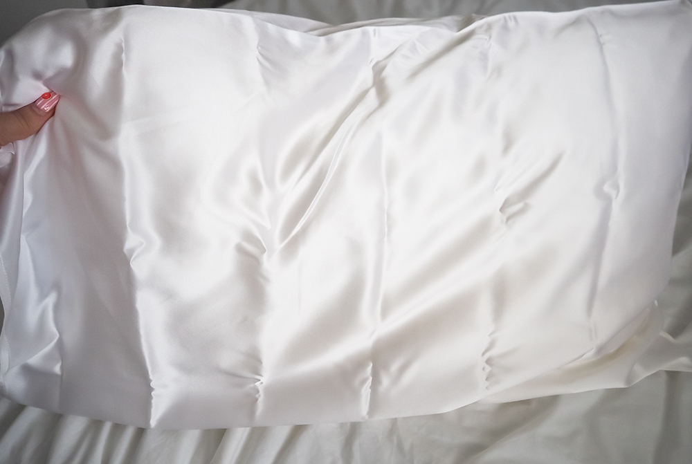 Lunelle 22 momme silk pillowcase image